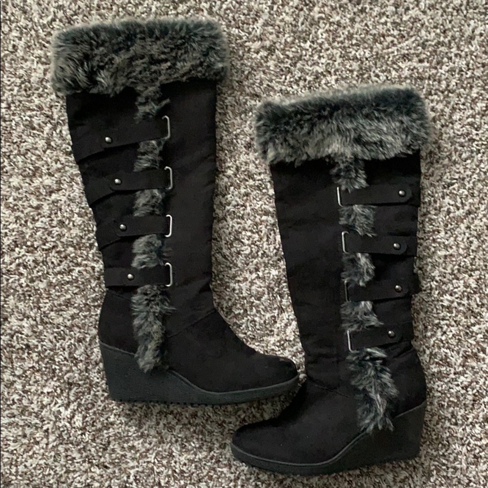 Rampage Black Faux fur-lined wedge boots, size 9